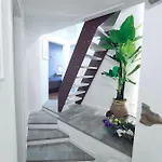 L' Attico Giallo Oro Di Giulia *