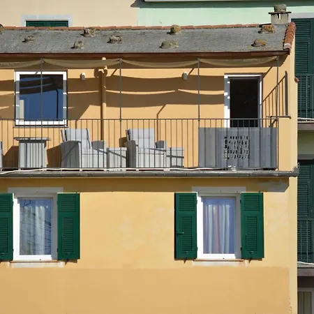 L' Attico Giallo Oro Di Giulia Apartamento *
