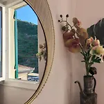 L' Attico Giallo Oro Di Giulia Manarola
