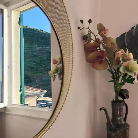 L' Attico Giallo Oro Di Giulia מנרולה